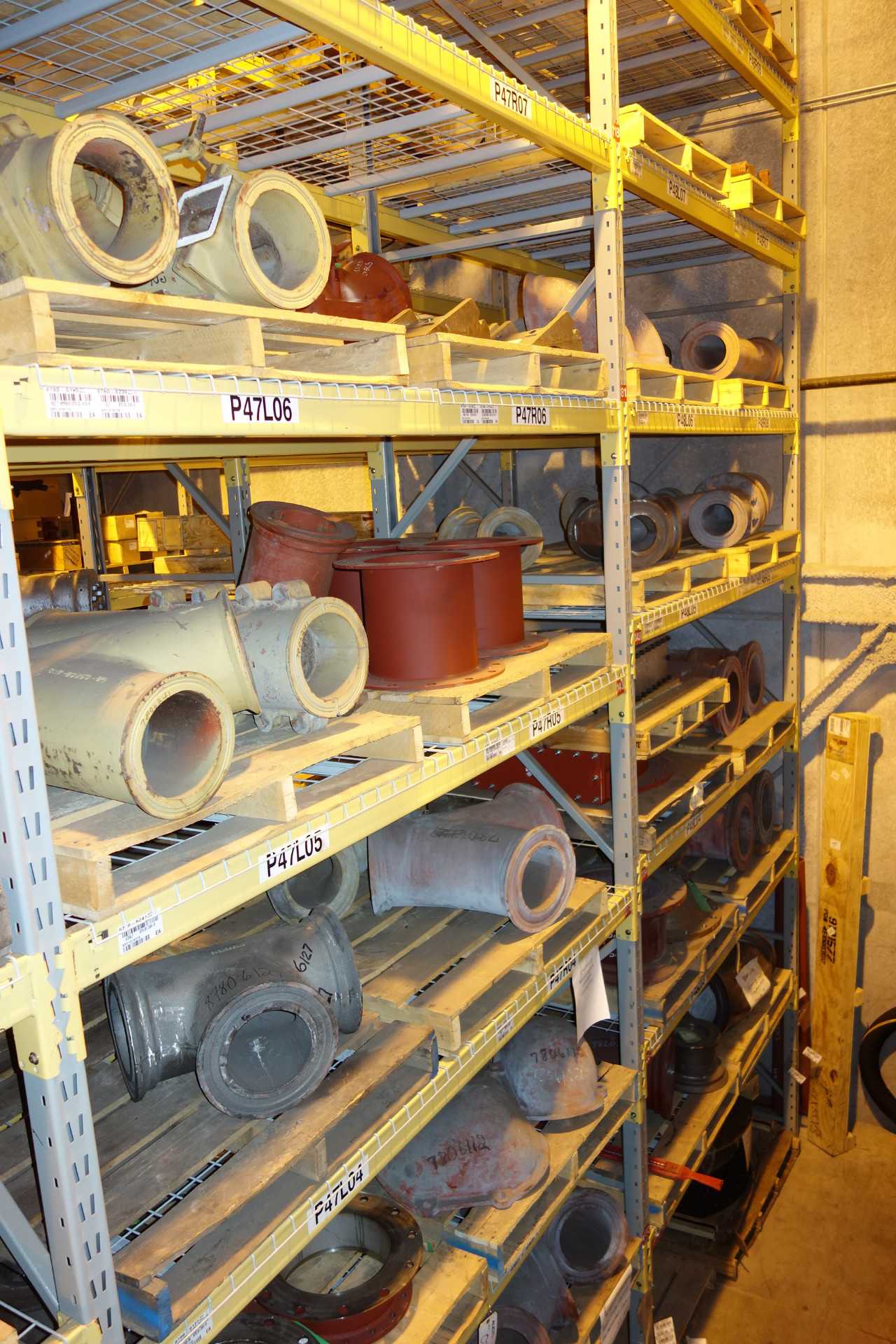 CONTENTS OF 2 UPRIGHT RACKING SECTIONS, TURBINE - INDUSTRIAL PARTS
