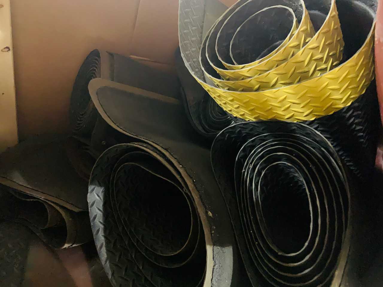 Lot of Floor Mats - Various Sizes - MATERIAL HANDLING