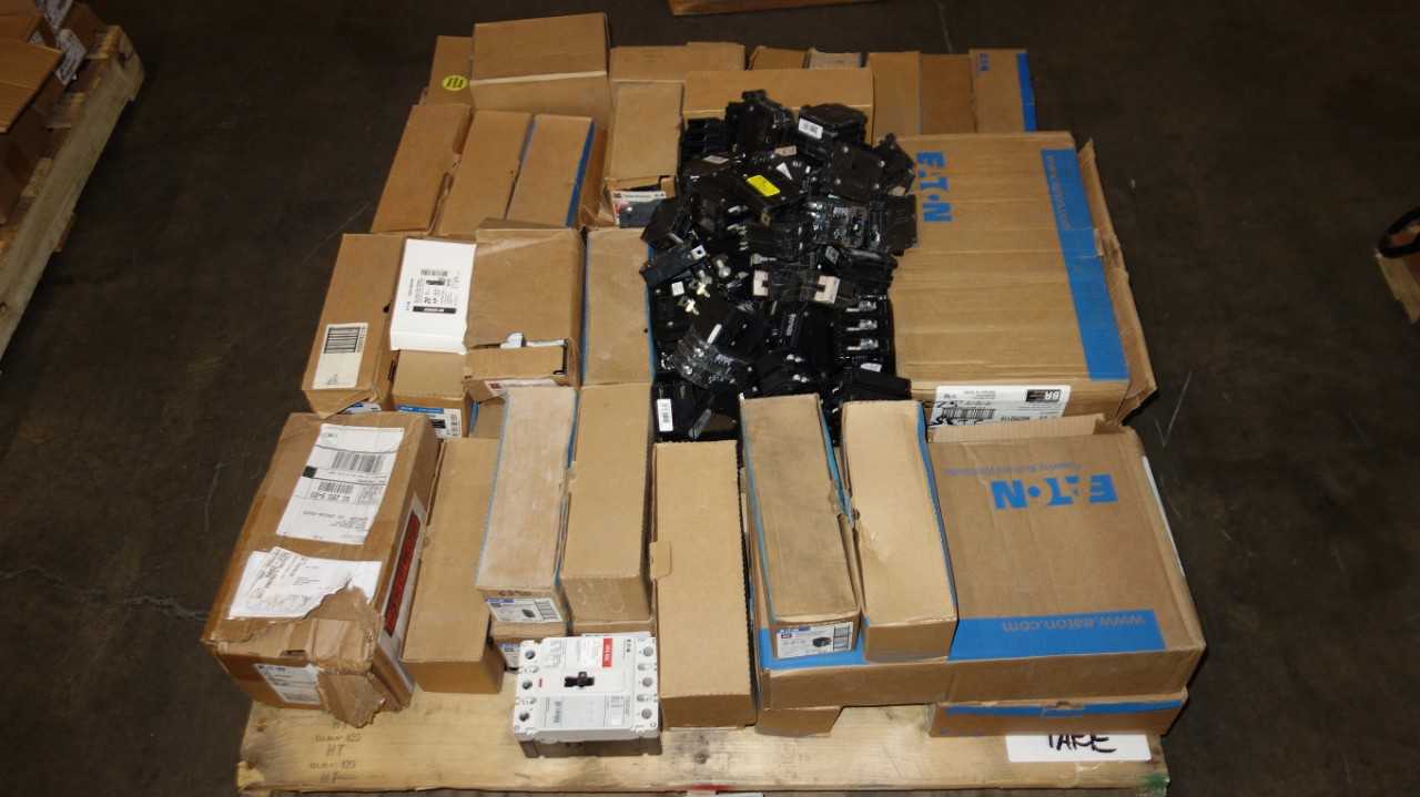 1 PALLET OF ASSORTED EATON QUICKLAG MINIATURE BREAKERS - CIRCUIT BREAKERS