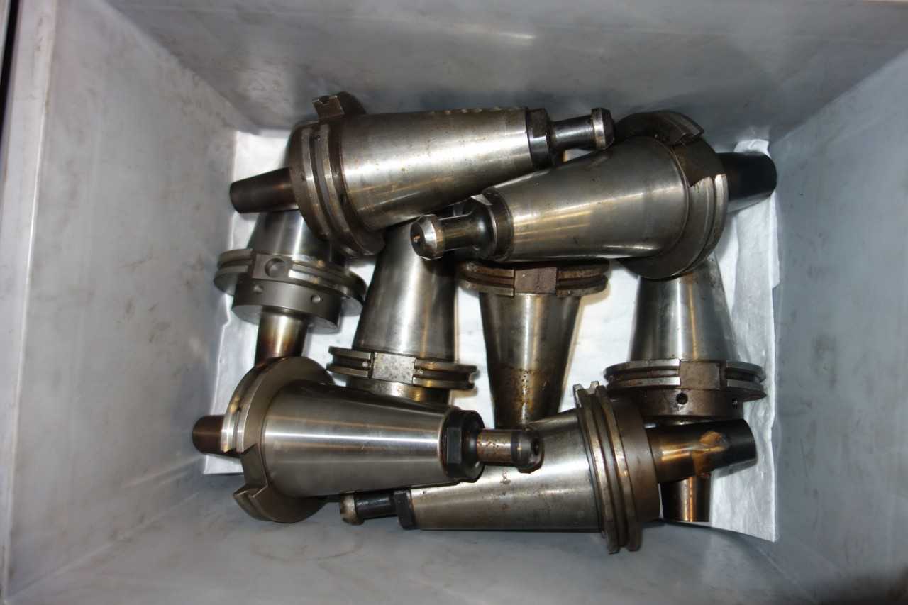 LOT OF ASSORTED CAT 50 TOOL HOLDERS - MACHINING ACCESSORIES & TOOLING