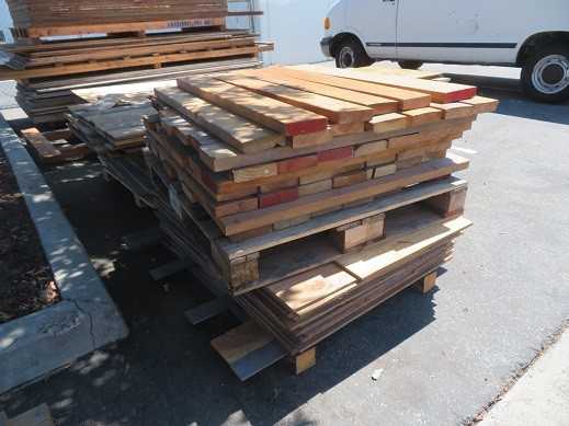 All wood in pictures, 2 X 6's and 2 X 4's - MISCELLANEOUS