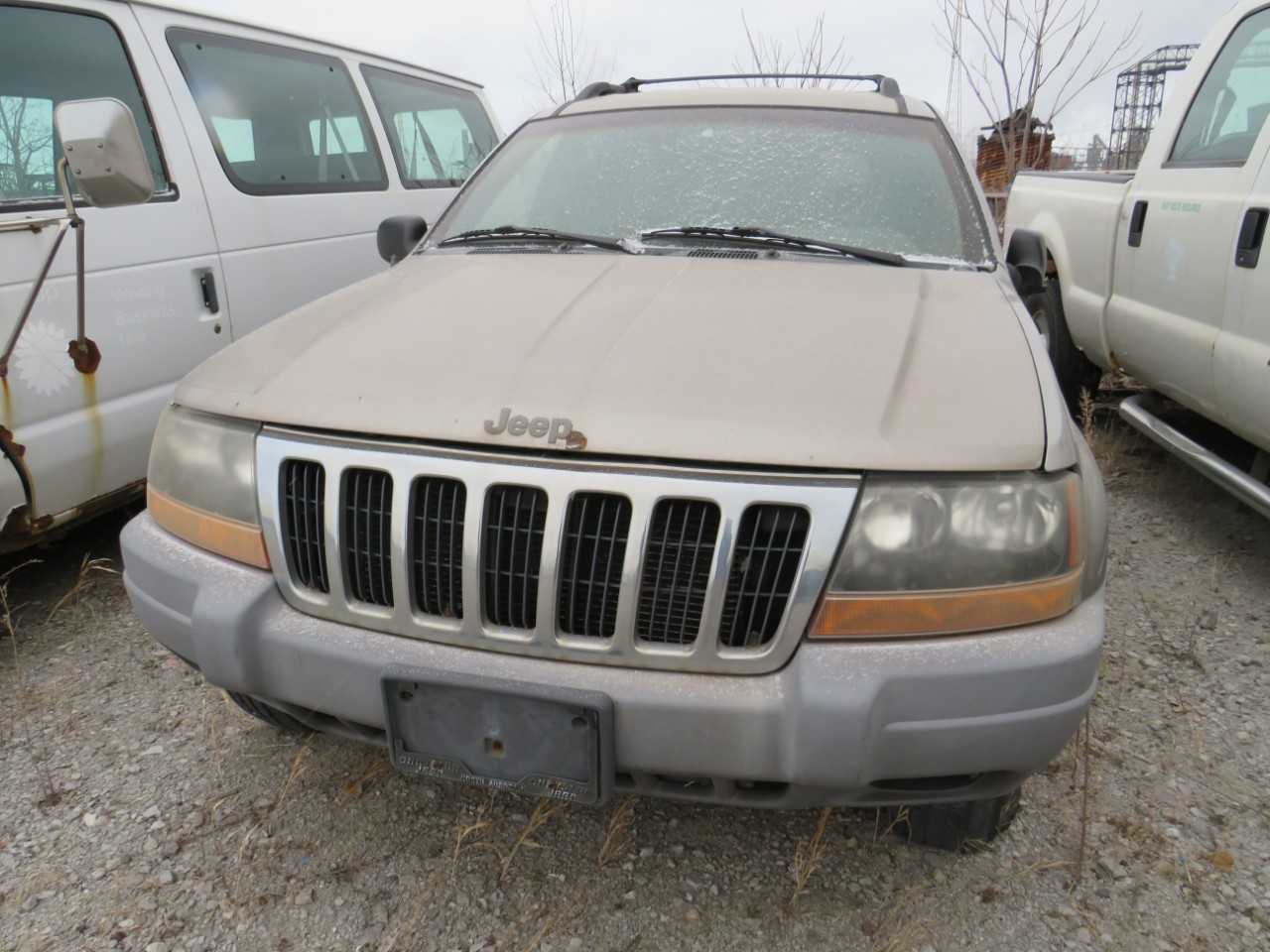 2001 JEEP GRAND CHEROKEE LAREDO 4.0L 4 DOOR GAS JEEP  VIN:  1J4GW48S01C596747 - BUSES