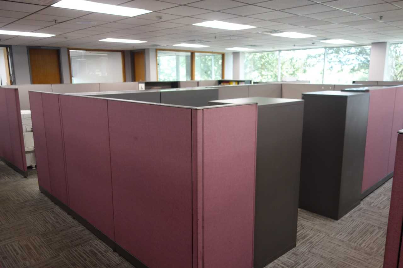 Assorted office cubicles with desks, cabinets, chairs (DELAYED REMOVAL) - PLANT & FACILITY
