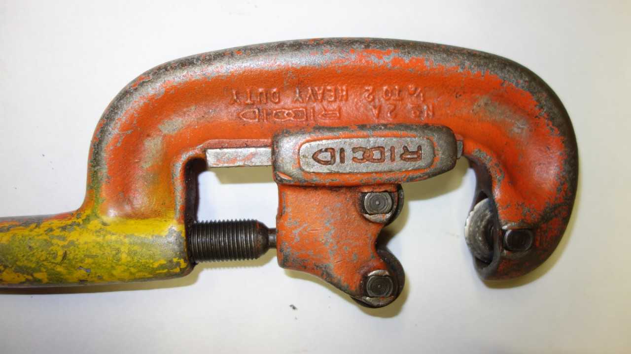 LOT OF 5 RIDGID 2A 1/2 TO 2 IN PIPE CUTTERS - HAND TOOLS