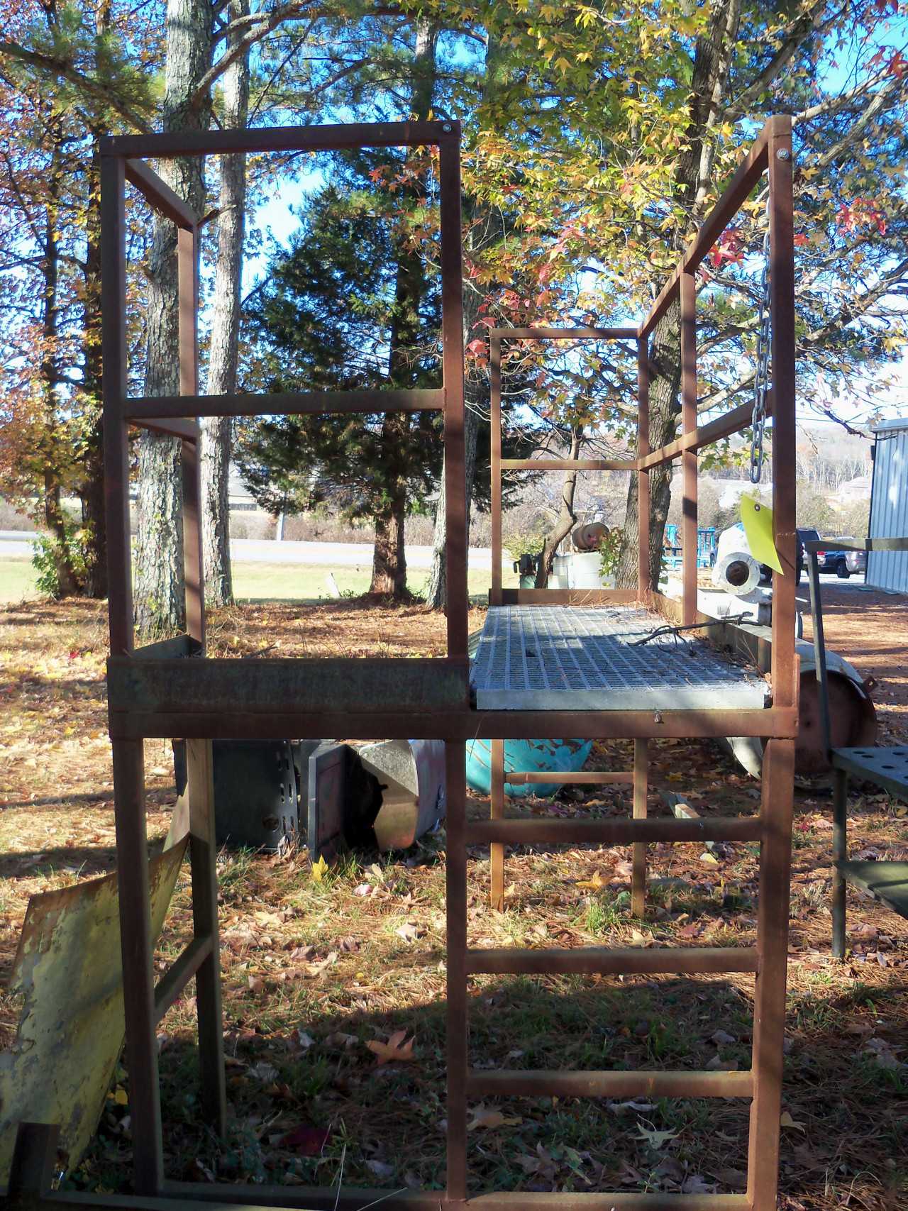 Metal PLATFORM stand with ladder - MATERIAL HANDLING