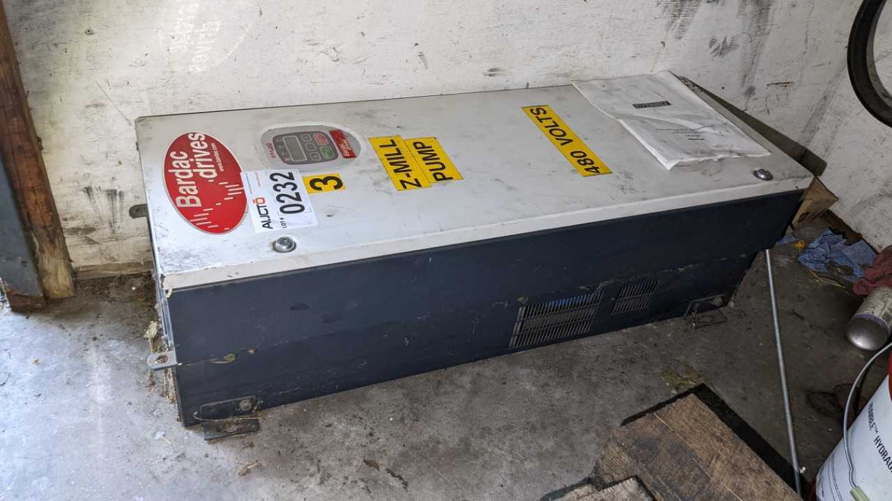 Bardac drive model UE060D54 serial number UE060D54 input 440 to 500V 3 phase 75 A current year 2006 - MOTOR DRIVES Bardac drive model UE060D54 serial number UE060D54 input 440 to 500V 3 phase 75 A current year 2006 - MOTOR DRIVES