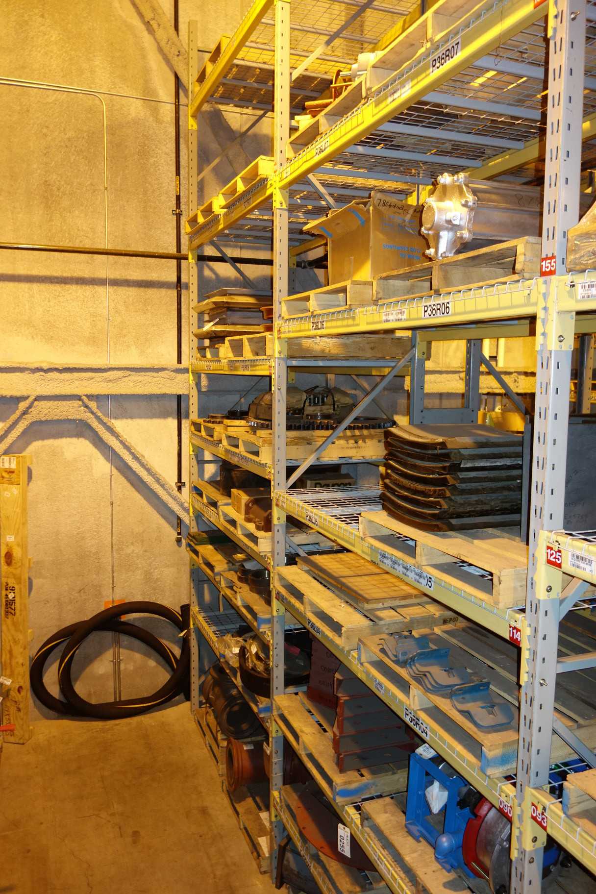 CONTENTS OF 2 UPRIGHT RACKING SECTIONS, SPROCKET - INDUSTRIAL PARTS