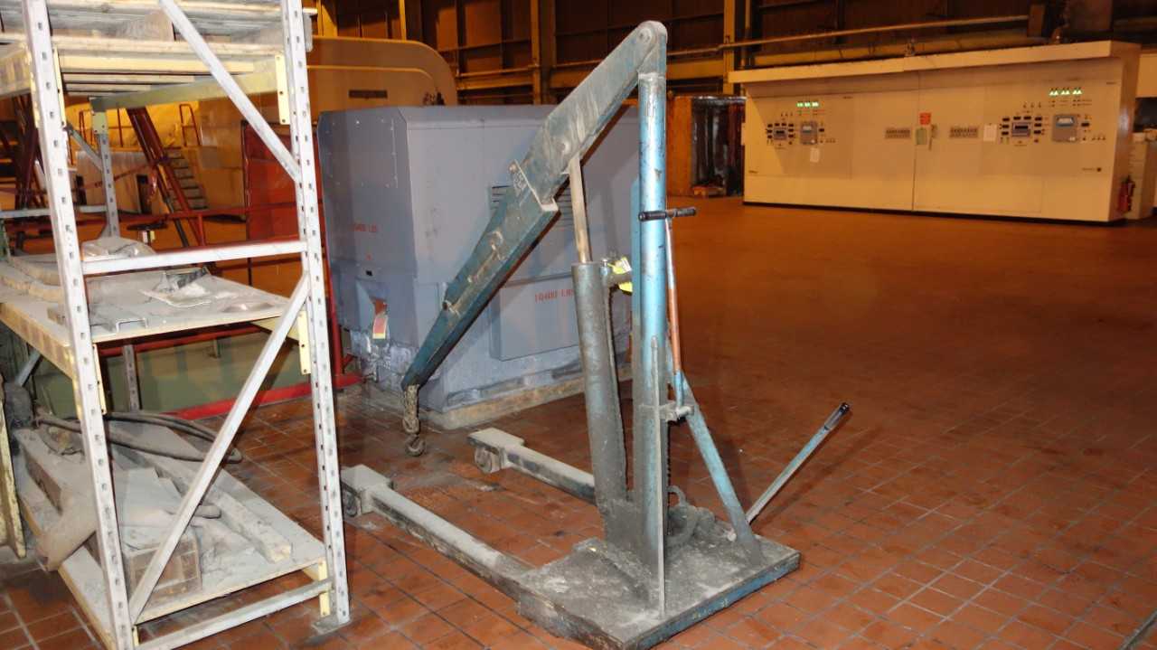 RUGER HP2A 4000LBS MANUAL HYDRAULIC FLOOR CRANE - PLANT & FACILITY