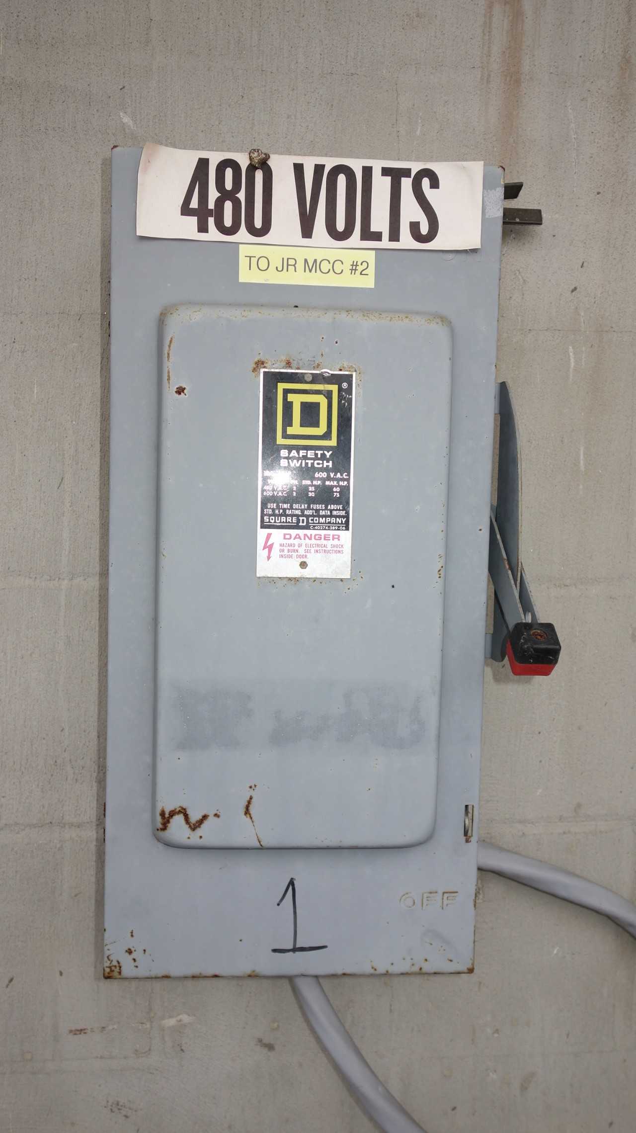 LOT OF 9 FUSED DISCONNECT SWITCHES - DISCONNECT SWITCHES