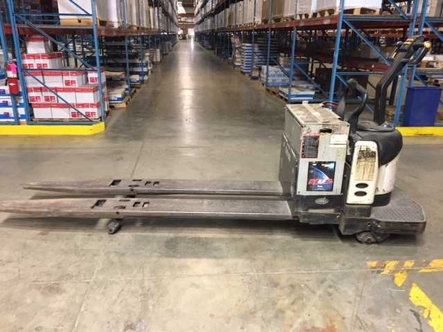 2005 Crown PE4000-80 double rider pallet jack, Lemoyne, PA - MANUAL PALLET JACKS