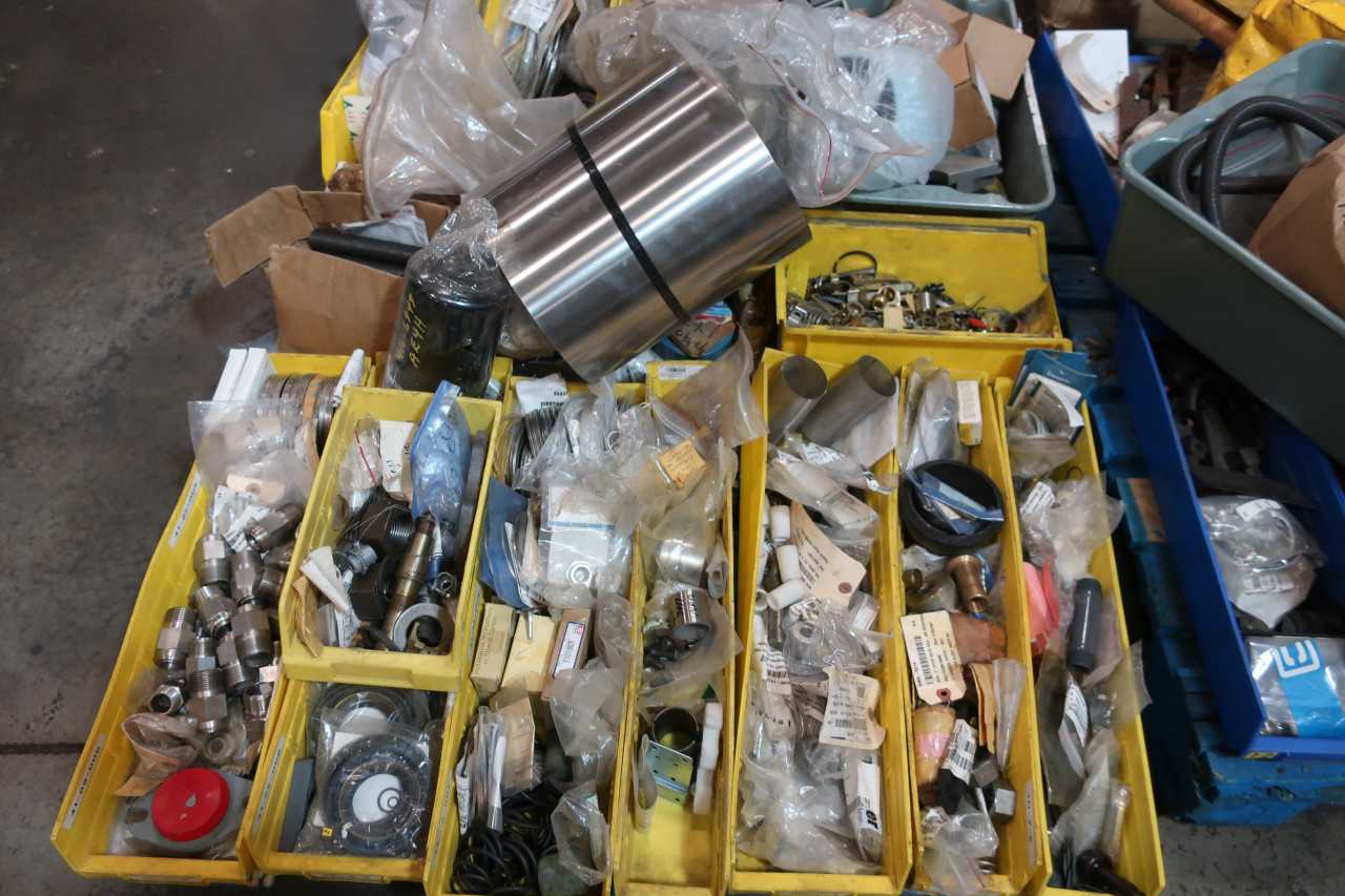 6 PALLETS OF ASSORTED POWER TRANSMISSION SPROCKETS CLAMPS HARDWARE NOLTS NUTS - POWER TRANSMISSION