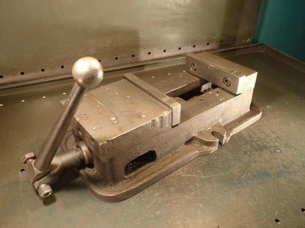 Kurt Anglock D60-1 Mill Milling Vise: 6" Wide, Jaws Opens 6-1/8" with Handle USA - END MILLS