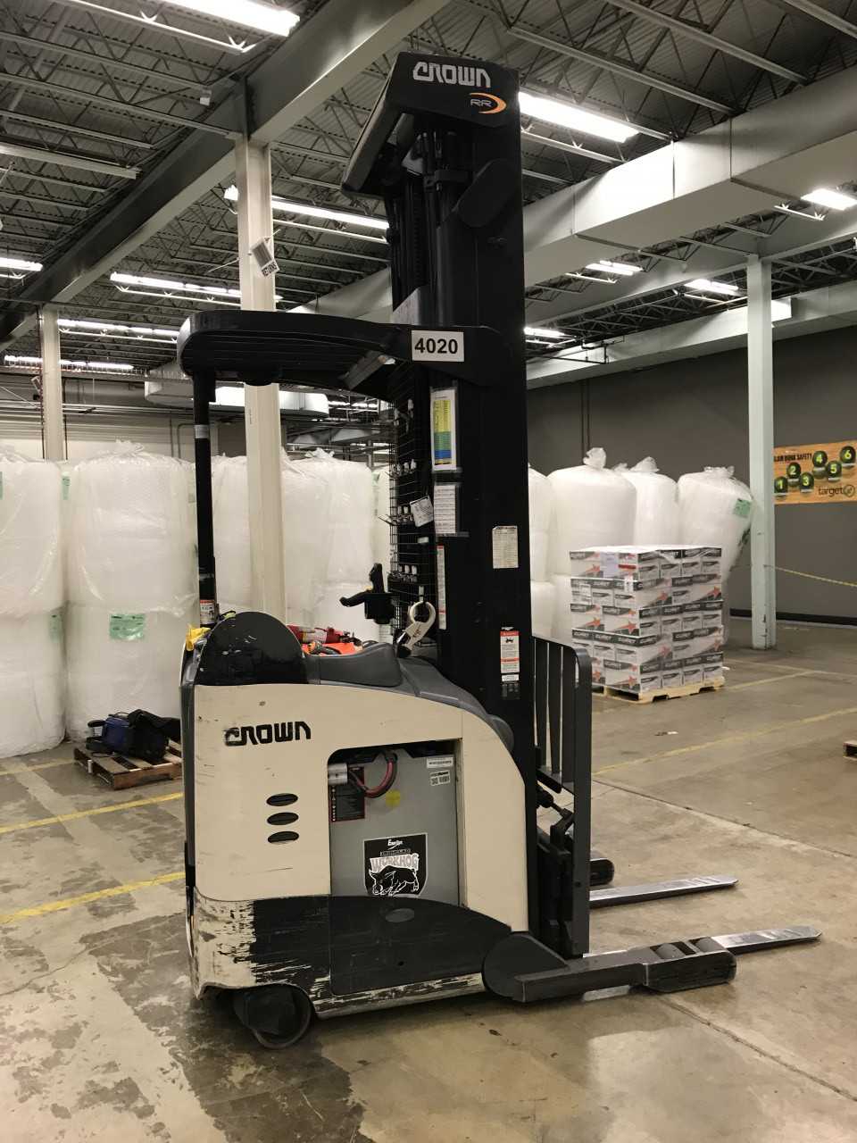 2011 Crown RR5725-45 reach truck, Rogers, MN - REACH TRUCKS