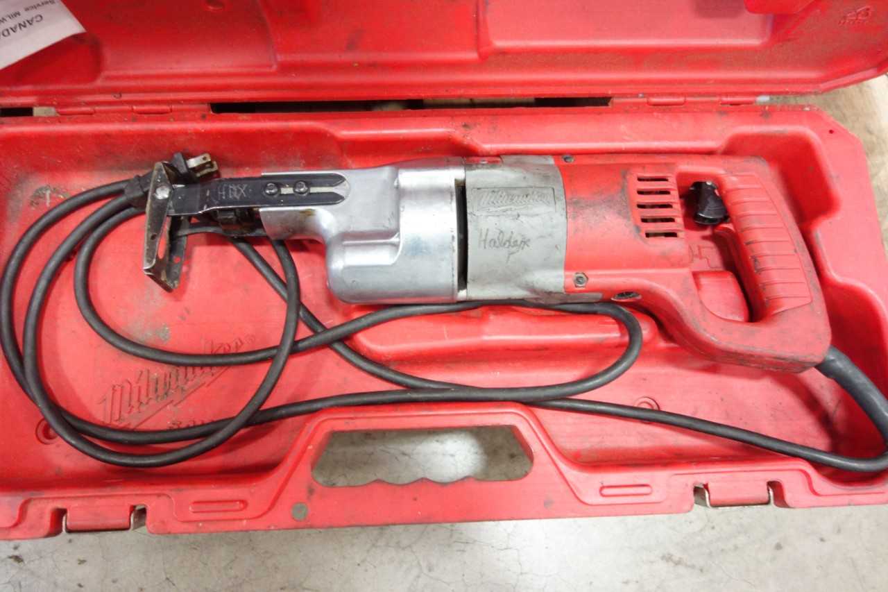 1 PALLET OF ASSORTED TOOLS - HAND TOOLS
