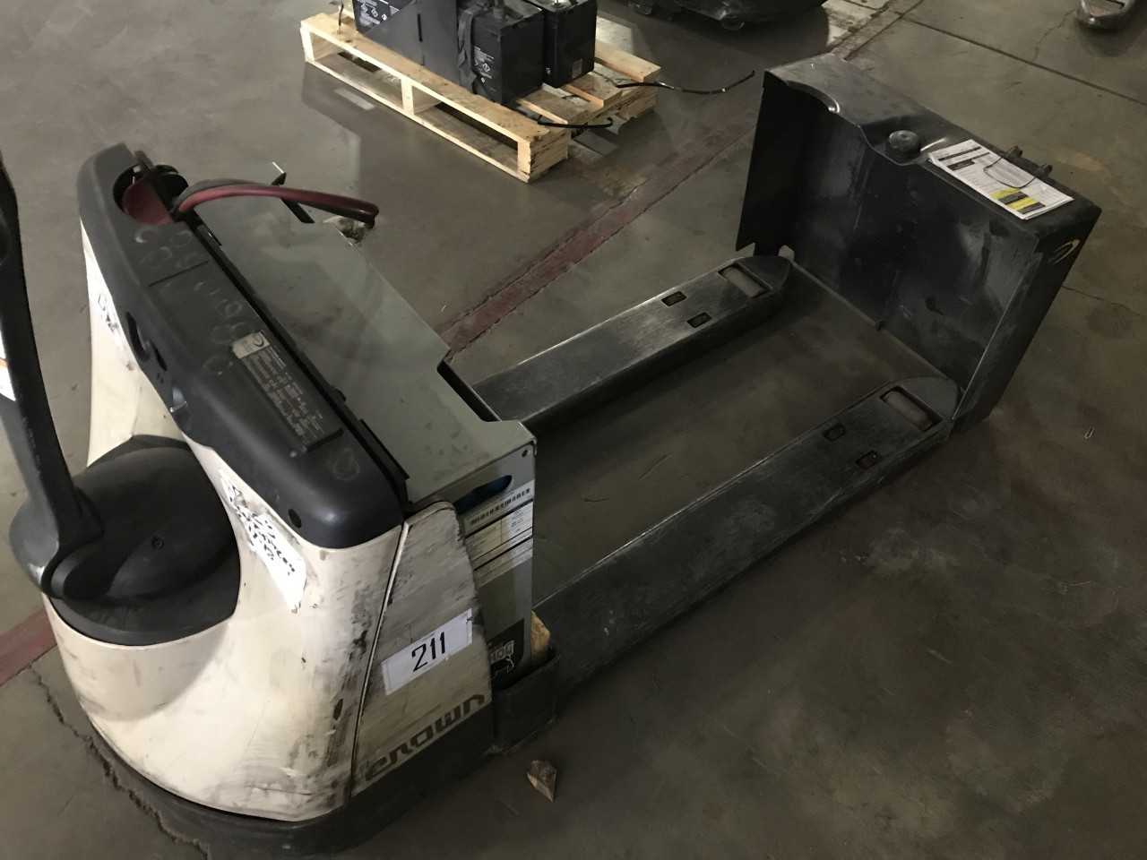 2004 Crown WP2034-45 walkie pallet jack, Las Vegas, NV - MANUAL PALLET JACKS