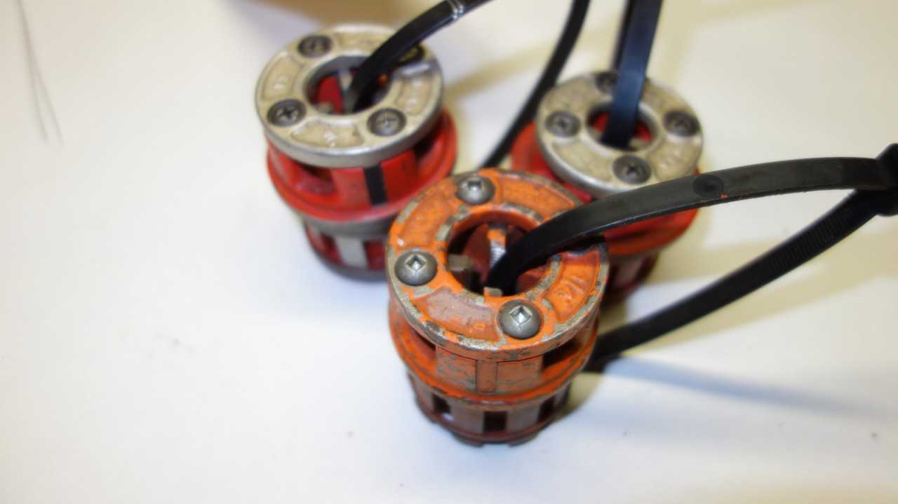 LOT OF 3 RIDGID 1/4 IN DIE HEADS - ELECTRIC POWER TOOLS