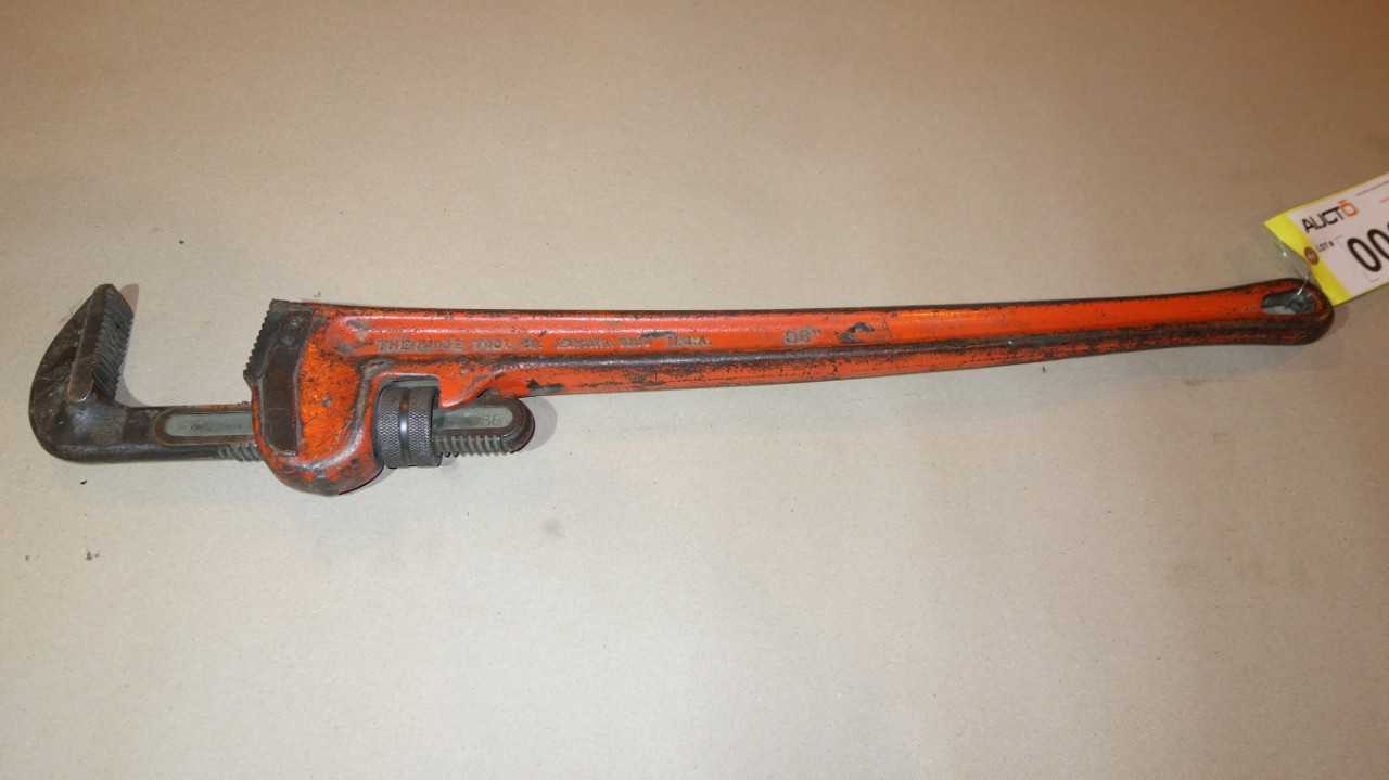 RIDGID 36 IN HEAVY DUTY PIPE WRENCH - HAND TOOLS