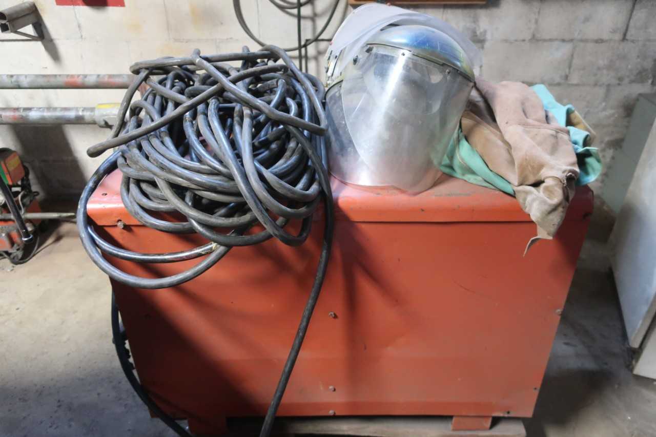 HOBART BROTHERS TR-300 WELDER 230/460/575V-AC - WELDING EQUIPMENT