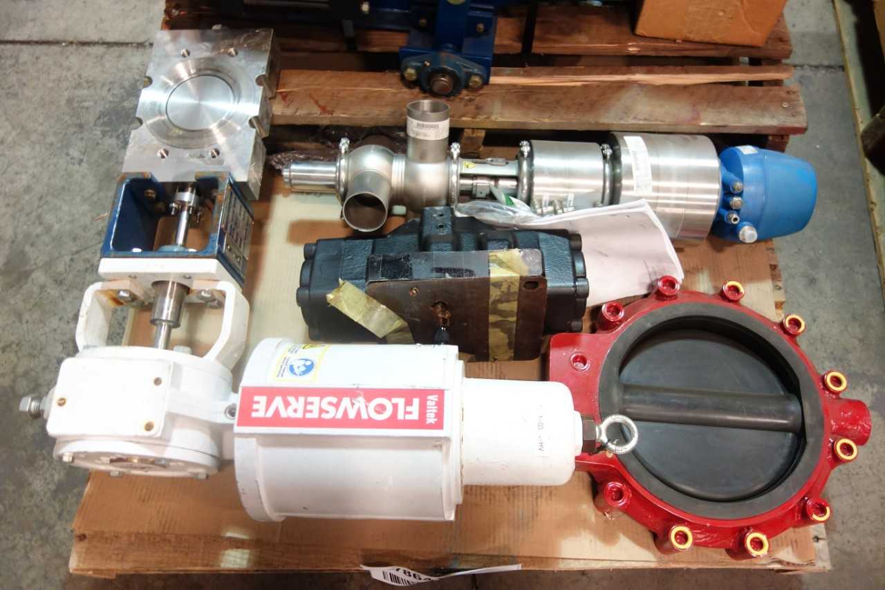 2 PALLETS OF ASSORTED VALVES AND VALVE ACCESSORIES - VALVES
