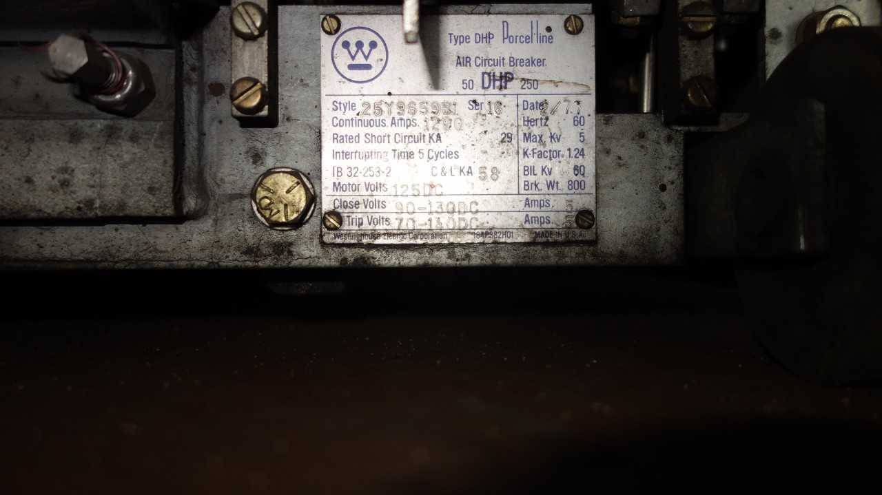 LOT OF 16 WESTINGHOUSE 50DHP250 1200A BREAKERS - CIRCUIT BREAKERS