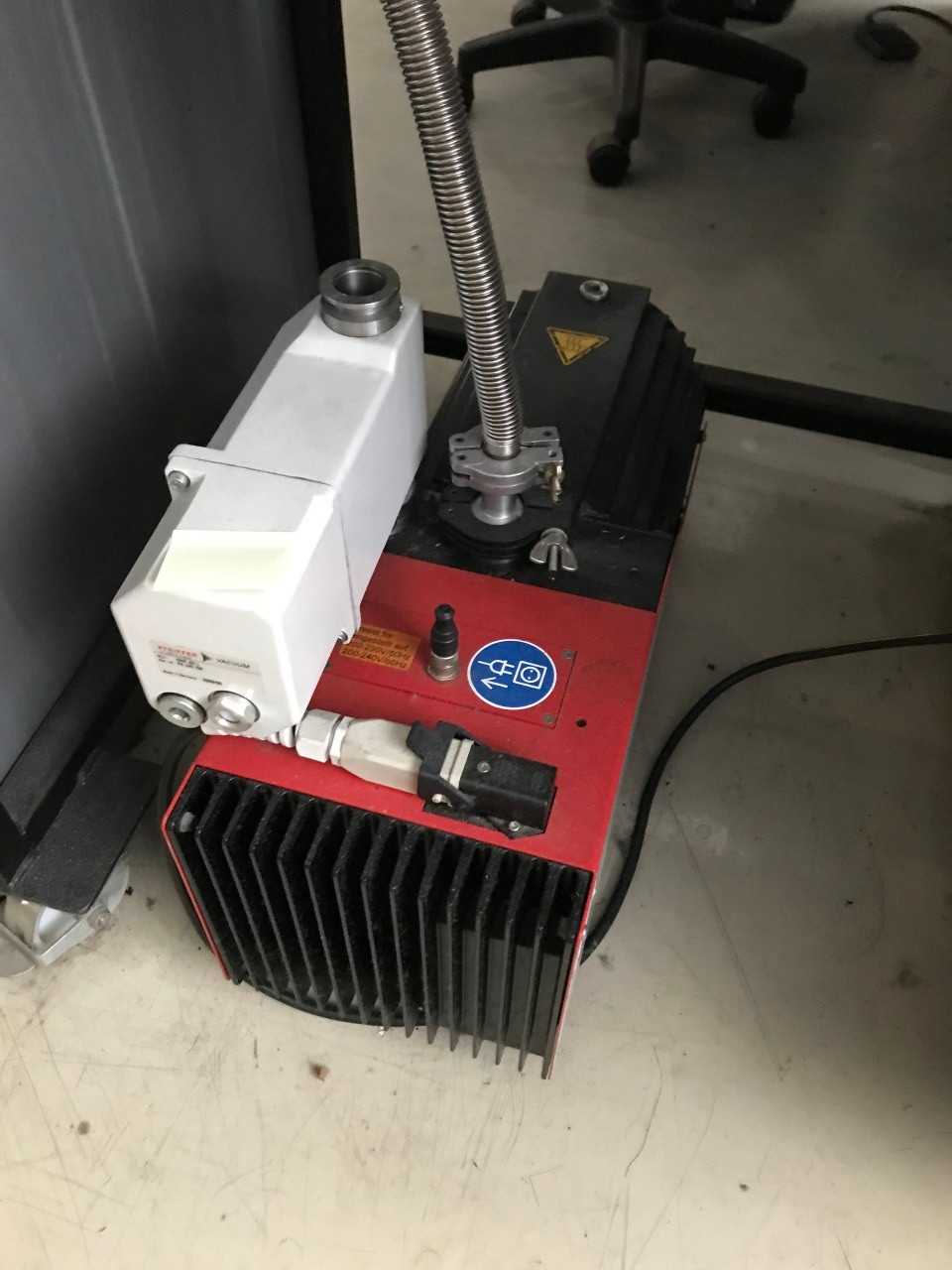 Pfeiffer D-35614 Asslar - Vacuum - VACUUM PUMP
