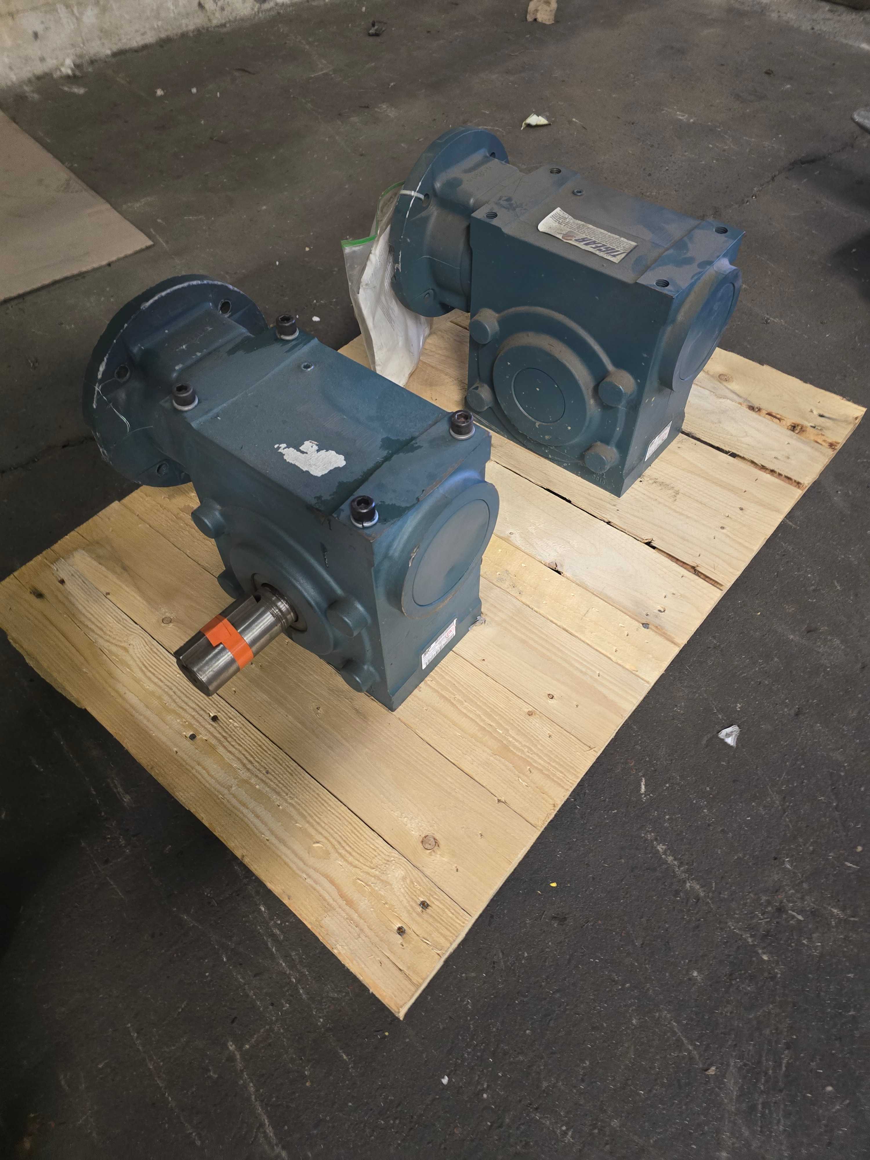 LOT OF DODGE TIGEAR RIGHT ANGLE GEAR REDUCERS - QTY 2 - GEAR REDUCERS