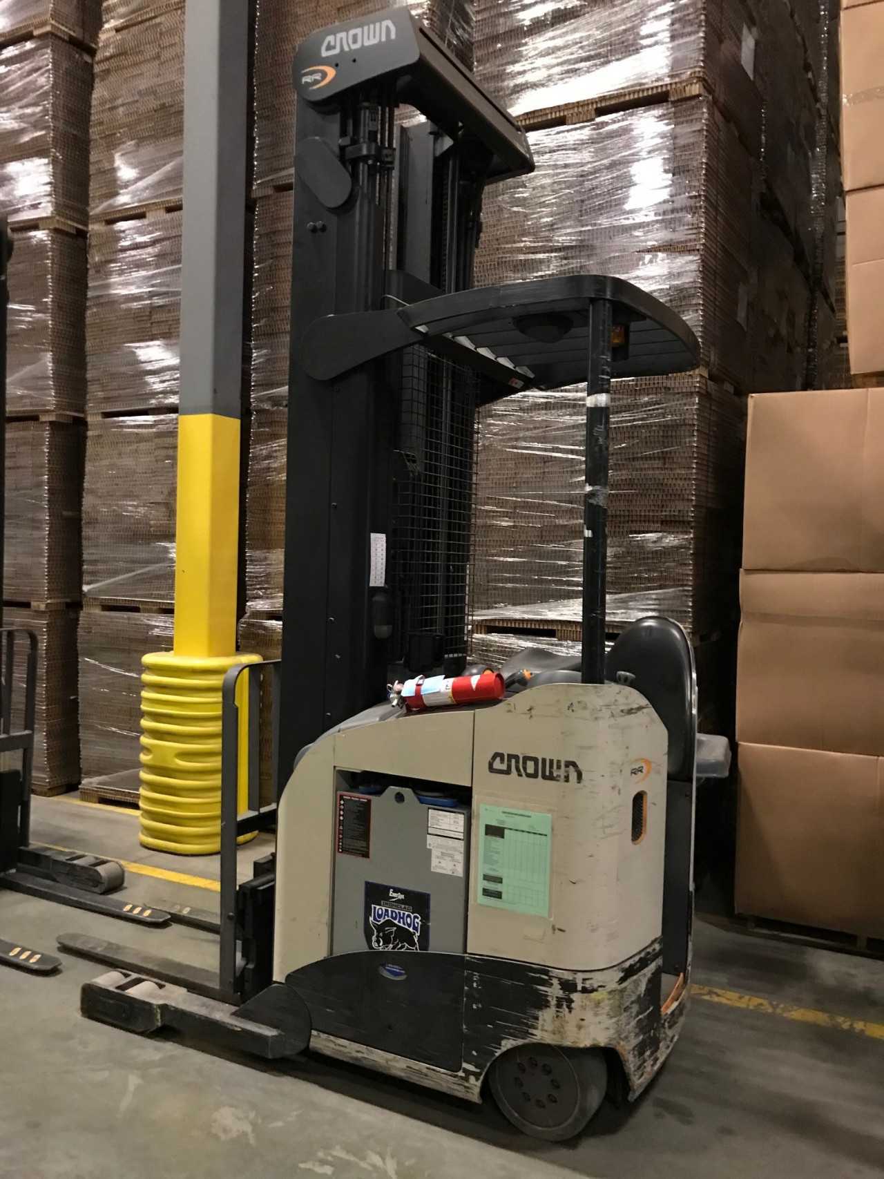 2011 Crown RR5725-45 reach truck, Rogers, MN - REACH TRUCKS 2011 Crown RR5725-45 reach truck, Rogers, MN - REACH TRUCKS