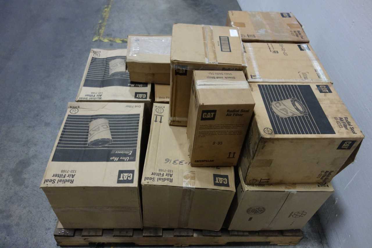 LOT OF ASSORTED CATERPILLAR PARTS AND ACCESSORIES - FORKLIFTS