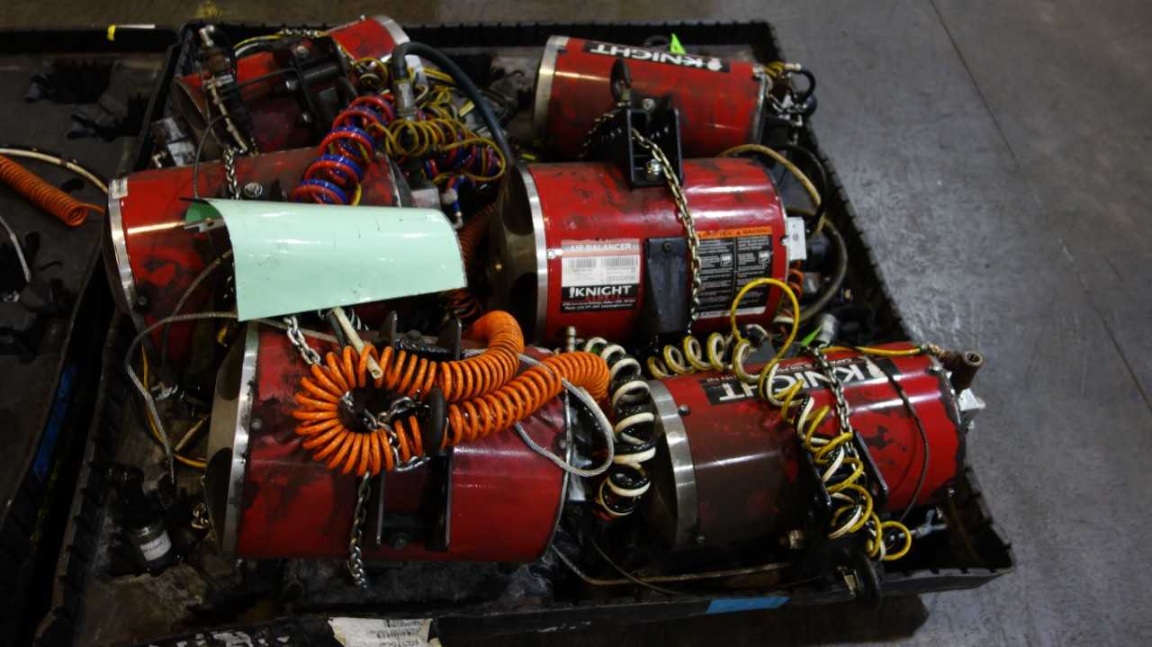 2 PALLETS OF ASSORTED KNIGHT PNEUMATIC AIR BALANCERS, KBC350-067 350LBS, KBC225-067 225LBS - PNEUMATIC POWER TOOL