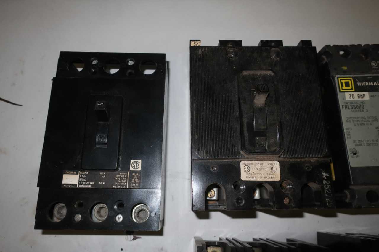 LOT OF 16 ASSORTED 3P CIRCUIT BREAKERS - CIRCUIT BREAKERS