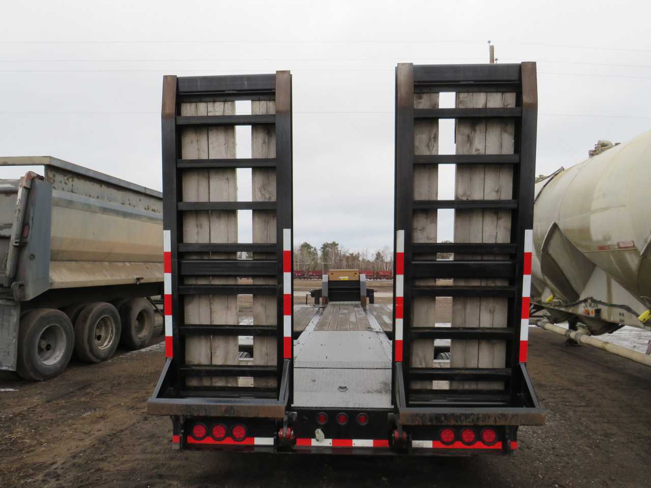 2011 EAGLE BEAVER 25GLB LOWBOY TRAILER - TRAILERS
