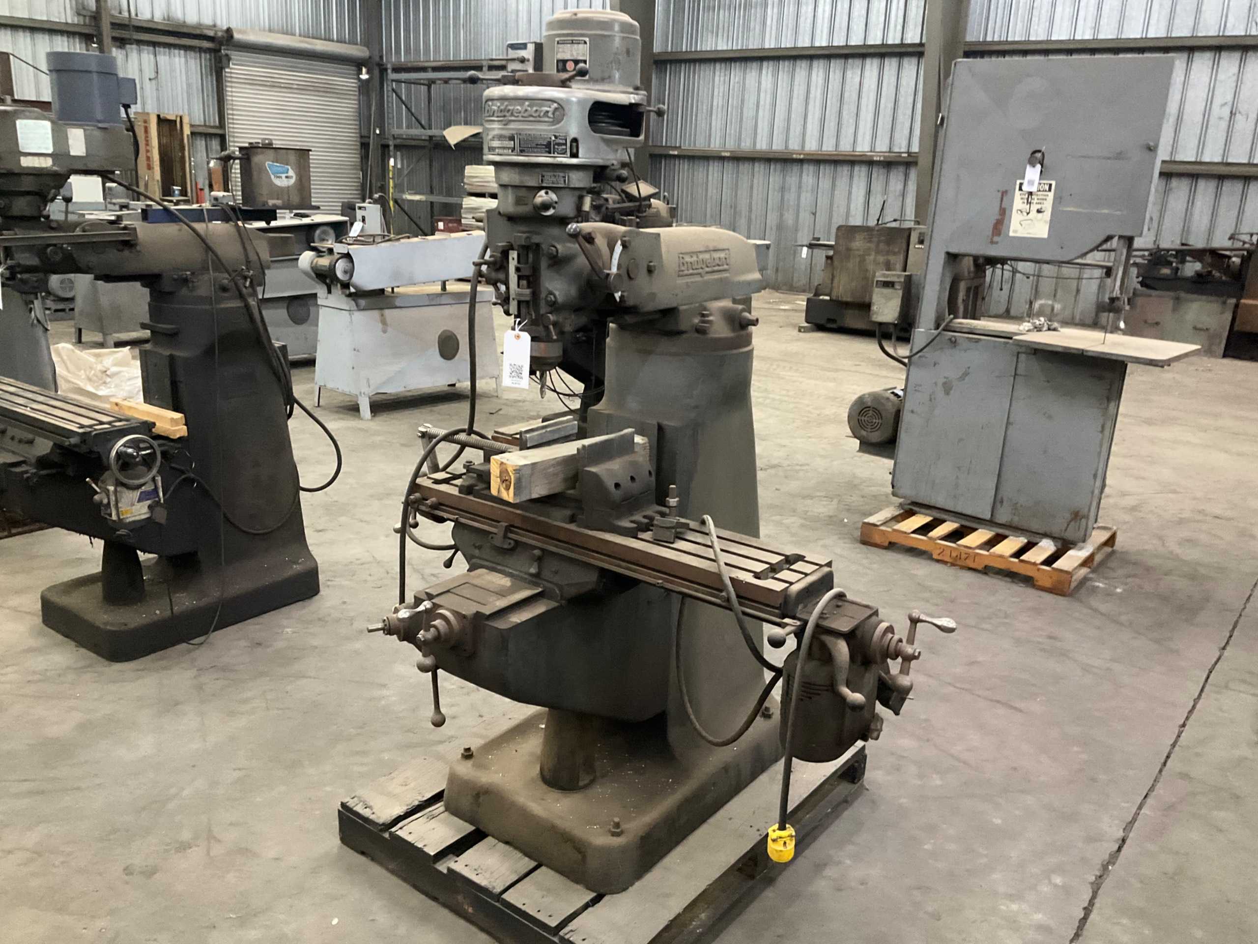 BRIDGEPORT VERTICAL MILLING MACHINE