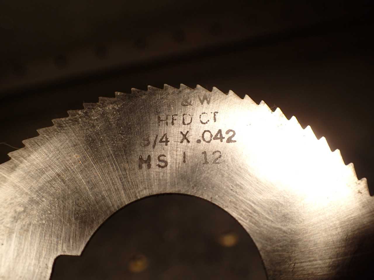 P&W .042" x 2-1/2" Horizontal Milling Cutter Metal Slitting Saw: 1" Arbor Hole - MILLING TOOLS