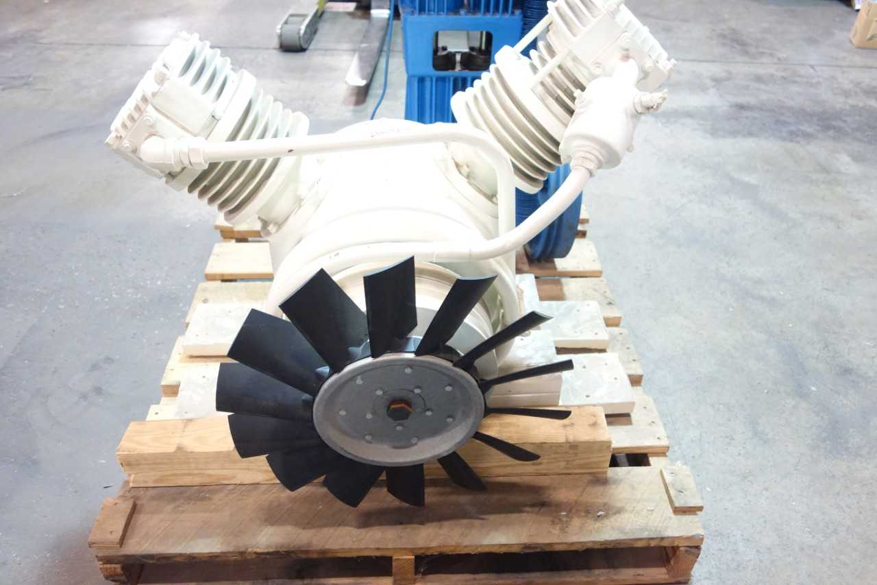 LOT OF ASSORTED AIR COMPRESSORS - AIR COMPRESSORS