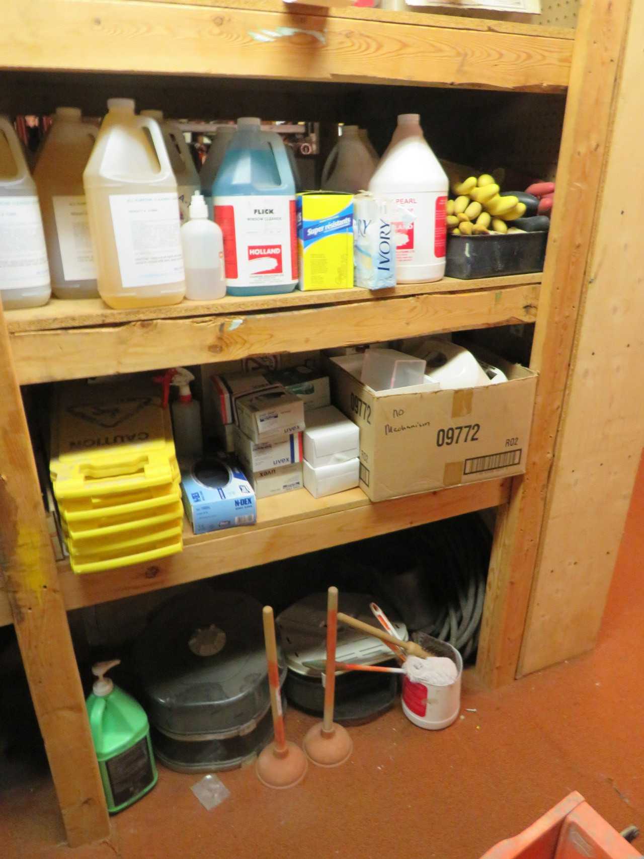LOT OF ASSORTED CLEANING AND COMMERCIAL RESTROOM SUPPLIES - MISCELLANEOUS