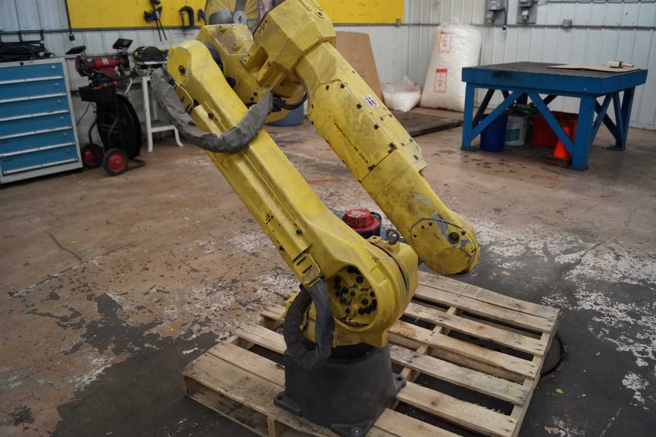 Fanuc M-20iA/20 Robot Arm - INDUSTRIAL ROBOTS