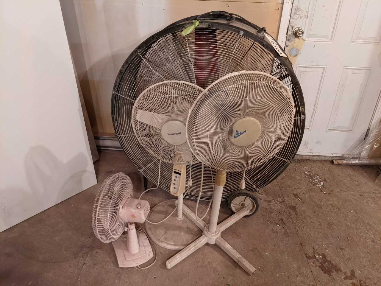 Lot of 4 fans - MISCELLANEOUS