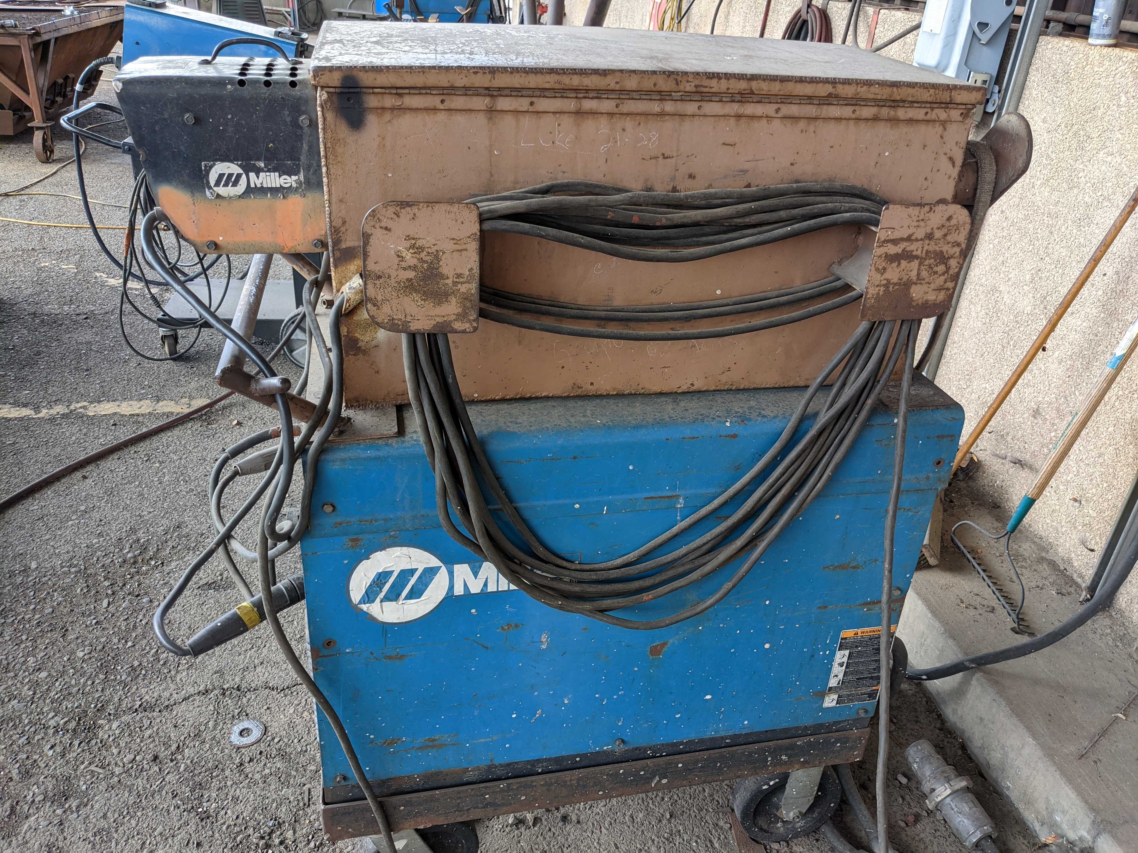 WELDER - WELDING EQUIPMENT