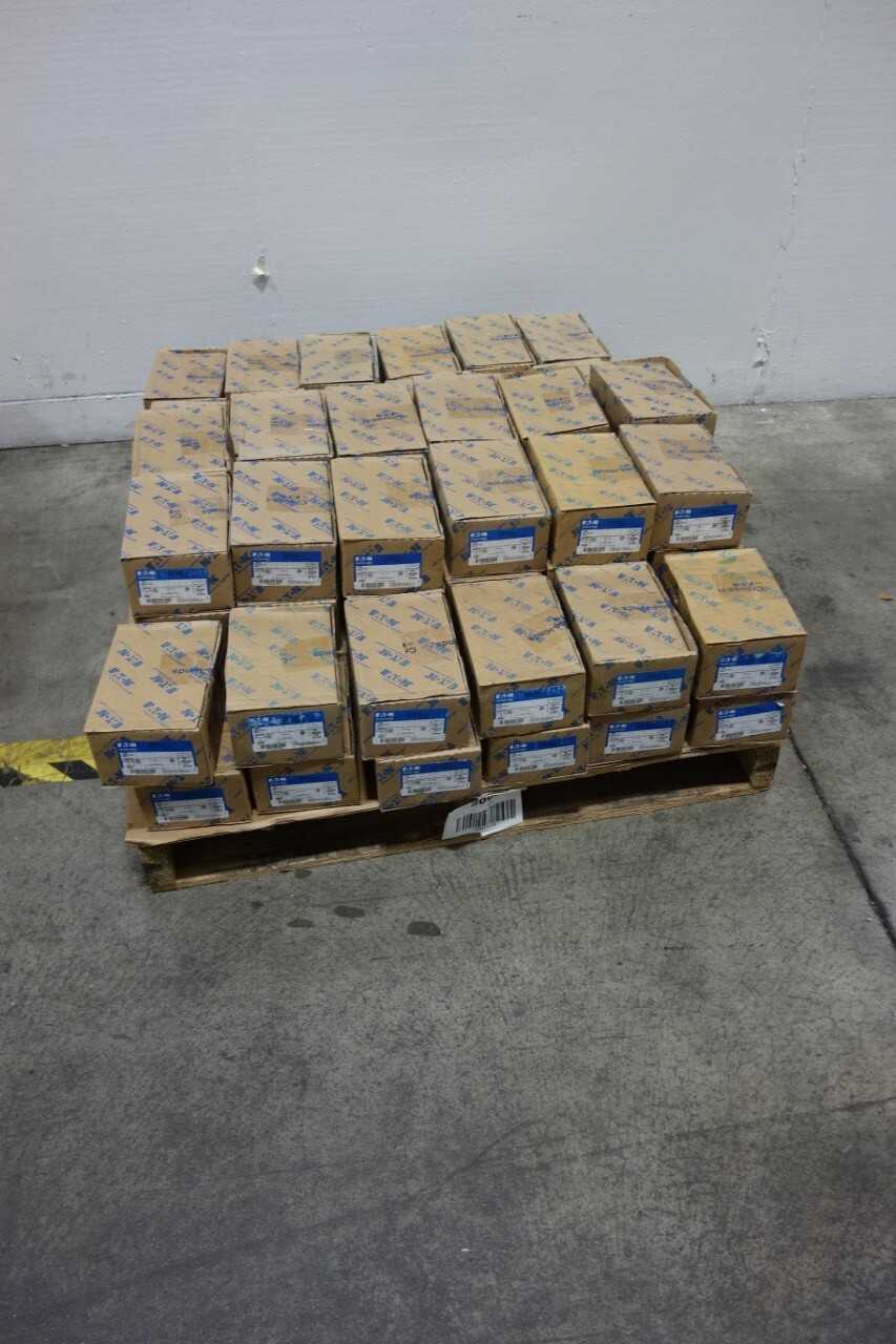 1 PALLET OF EATON CROUSE HINDS FITTINGS - CONDUIT FITTING