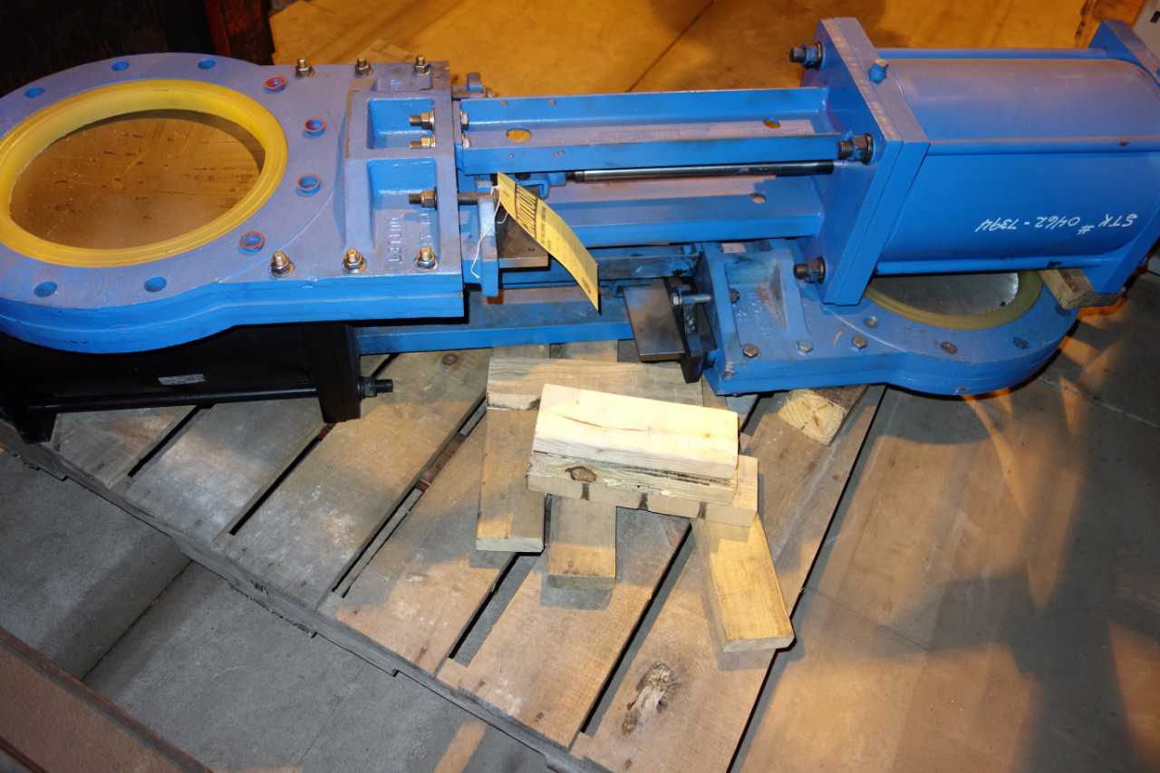 1 PALLET OF NEWCON 12IN STEEL KNIFE GATE VALVES - KNIFE GATE VALVE