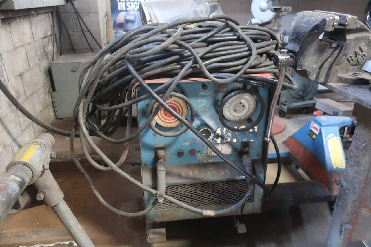 HOBART BROTHERS TR-300 WELDER 230/460/575V-AC - WELDING EQUIPMENT