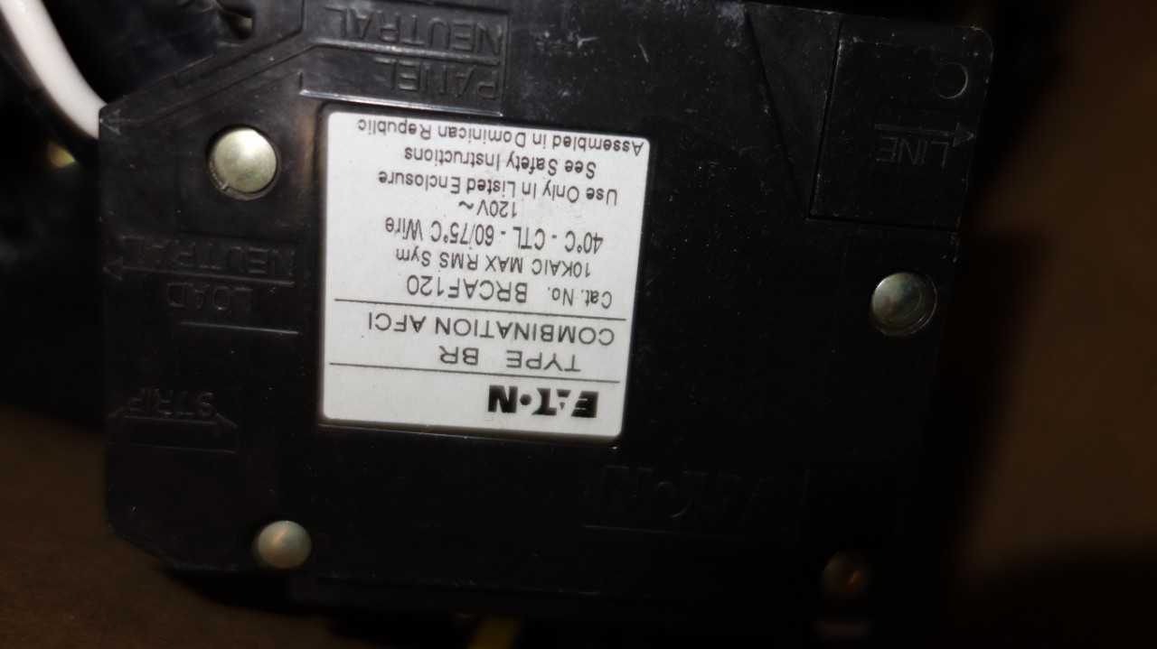 1 BOX OF ASSORTED EATON MINIATURE CIRCUIT BREAKERS, QUICKLAG, BR, CH - CIRCUIT BREAKERS