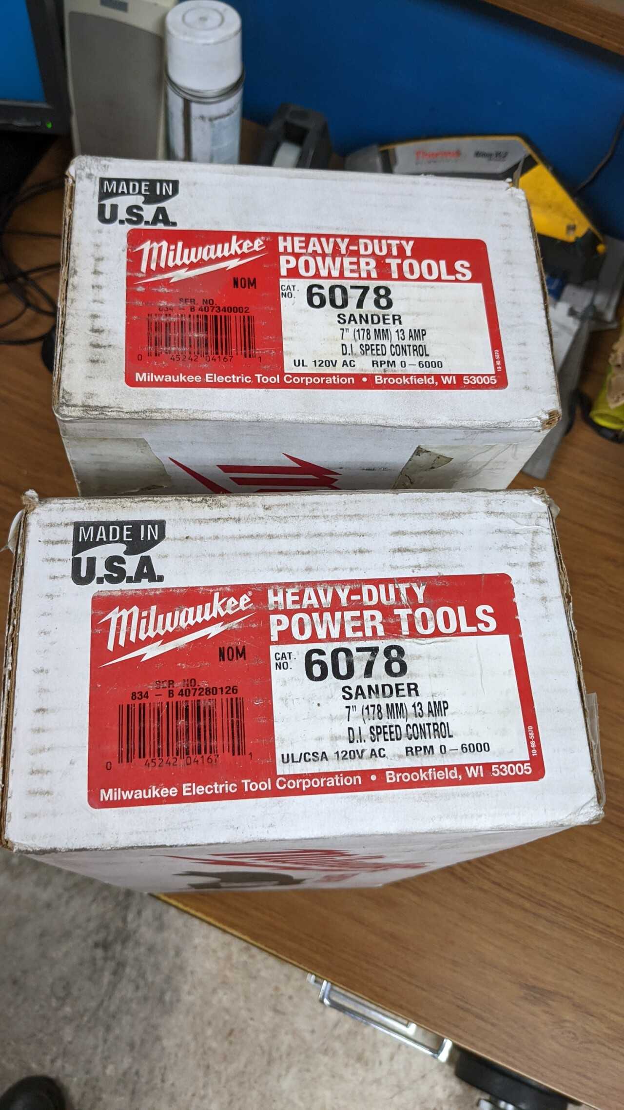 LOT OF 2 MILWAUKEE HEAVY DUTY SANDERS - ELECTRIC POWER TOOLS