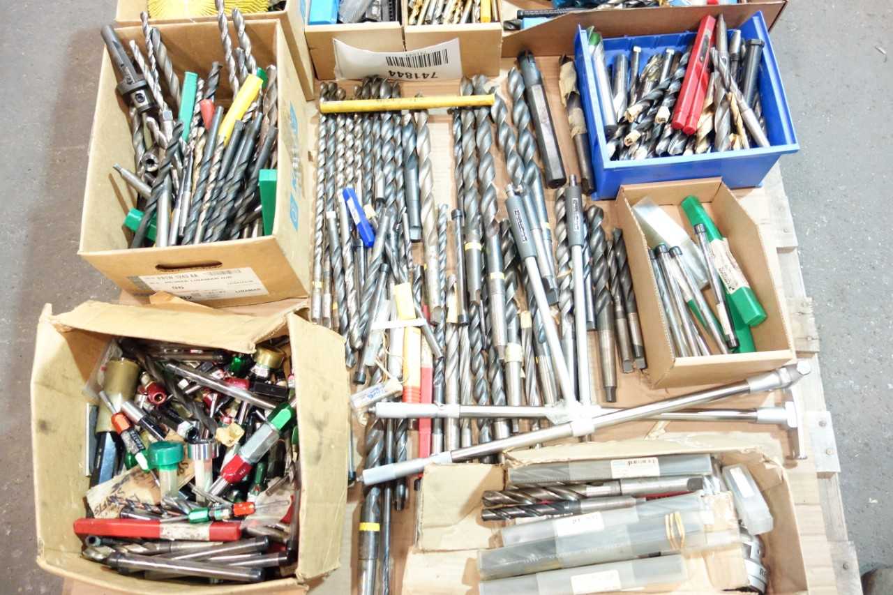 1 PALLET OF ASSORTED DRILL BITS- UTD, GUHRING, MITUTOYO - MACHINING EQUIPMENT PARTS