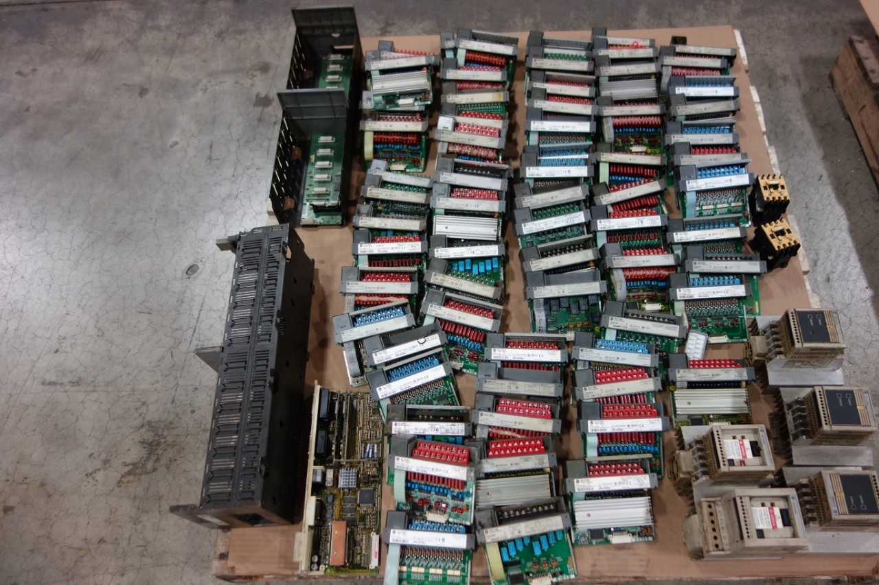 1 PALLET OF ASSORTED ELECTRICAL - INPUT MODULE, DRIVE PARTS, VFD DRIVE - ALLEN BRADLEY,SIEMENS - MOTOR DRIVES