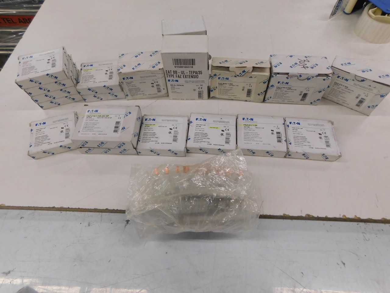 Lot of Quantity 24x Din-Rail Breakres and Busway Bars - INDUSTRIAL PARTS