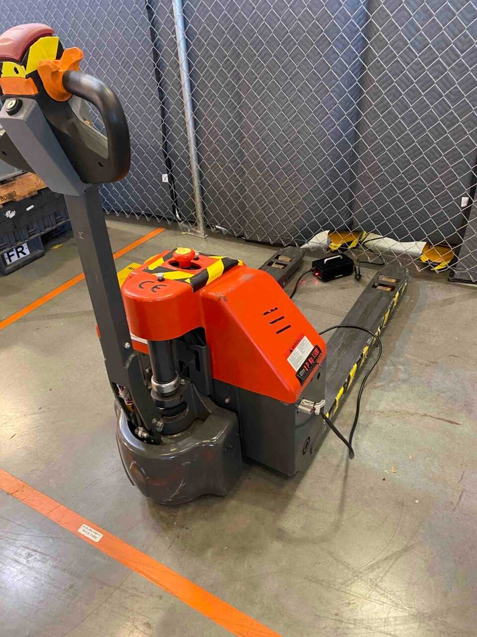 Electric Pallet Jack (2530981) Charleston - ELECTRIC PALLET JACKS