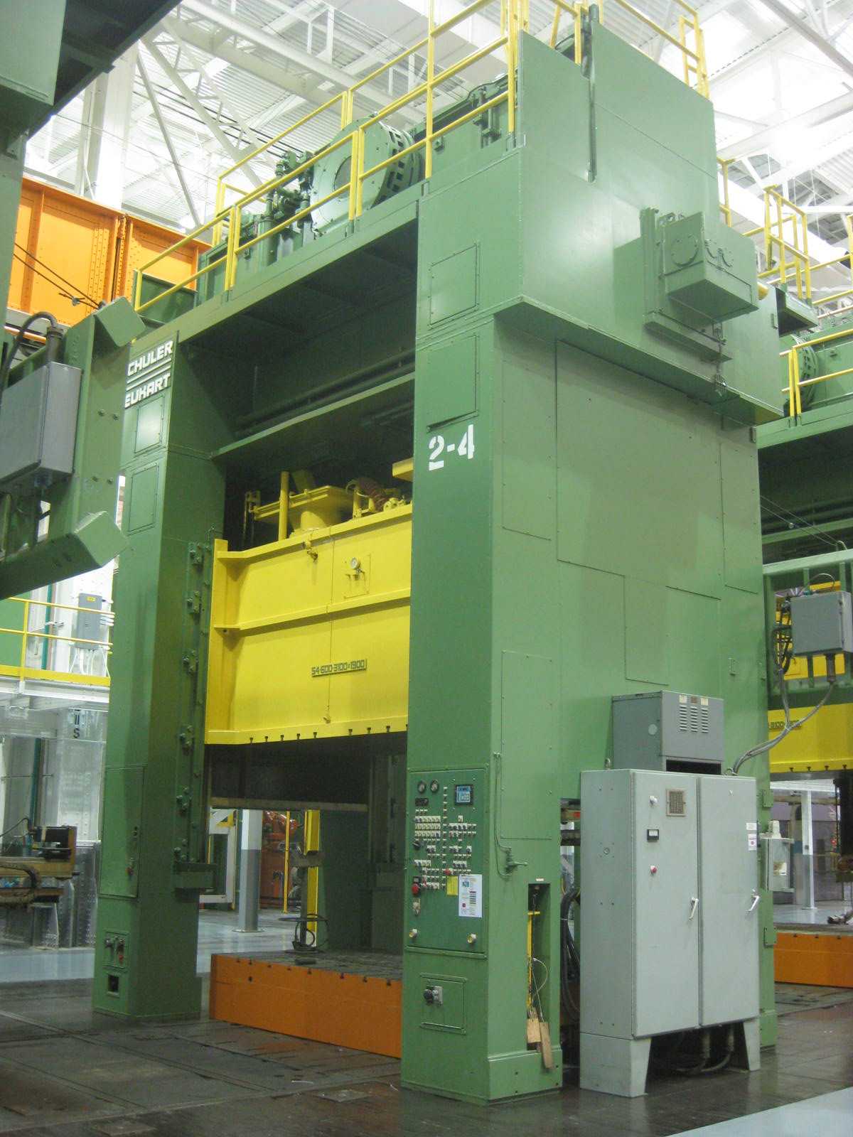 600 ton Schuler Press 2-4 - PRESSES