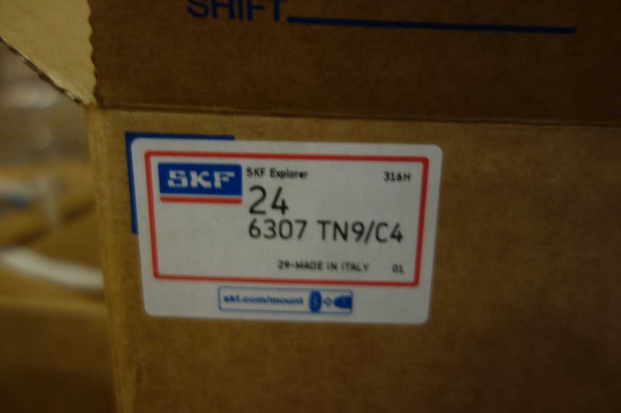 LOT OF 8 BOXES OF SKF ROLLER BEARINGS - BEARINGS