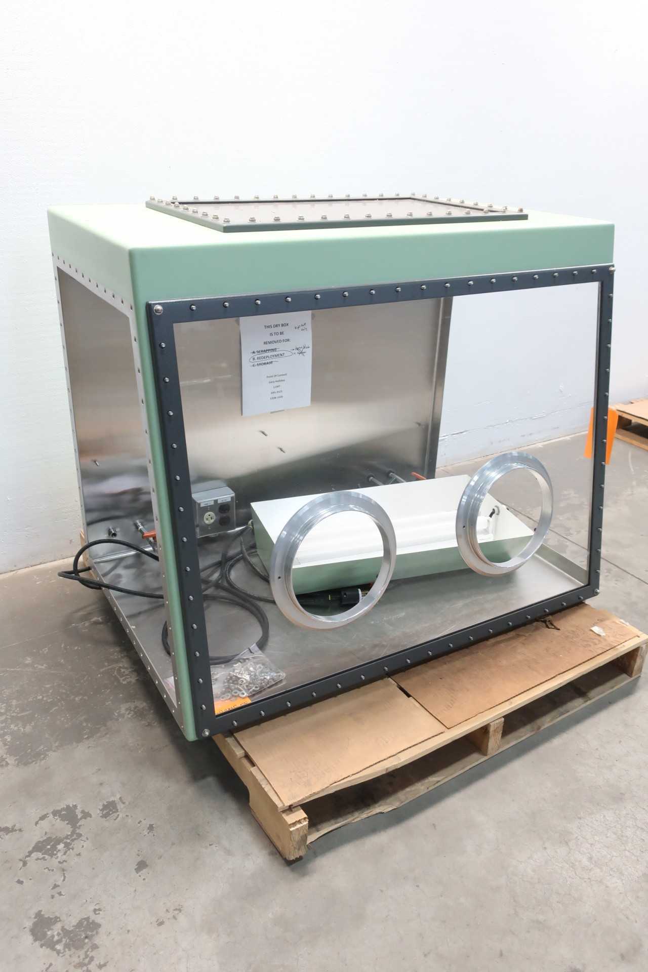 VAC VACUUM CONTROLLED ATMOSPHERE GLOVEBOX - VACUUM PUMP